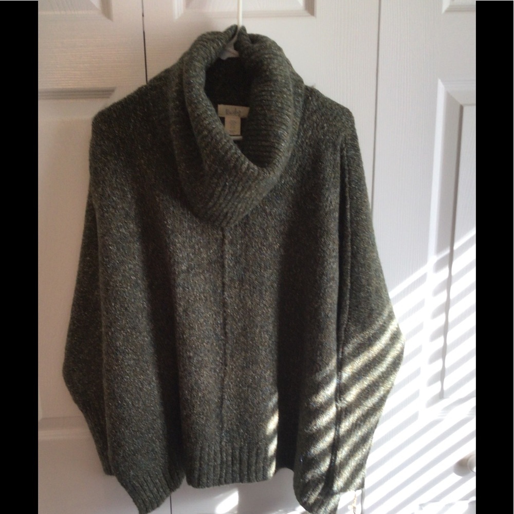 Kaisley beautiful green Sweater